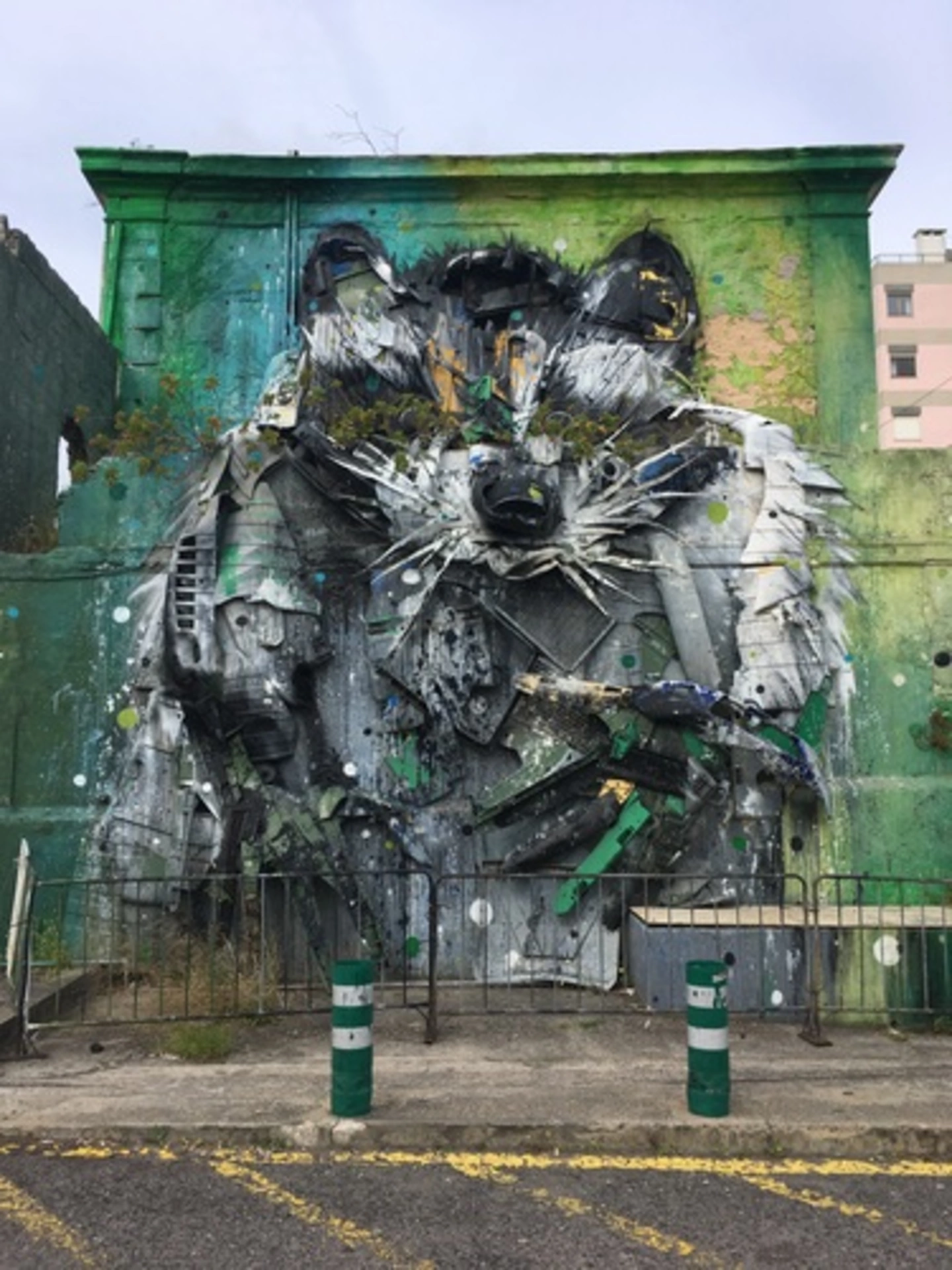 Oeuvre de Street Art réalisée par Bordalo, Bordalo II à Lisbon