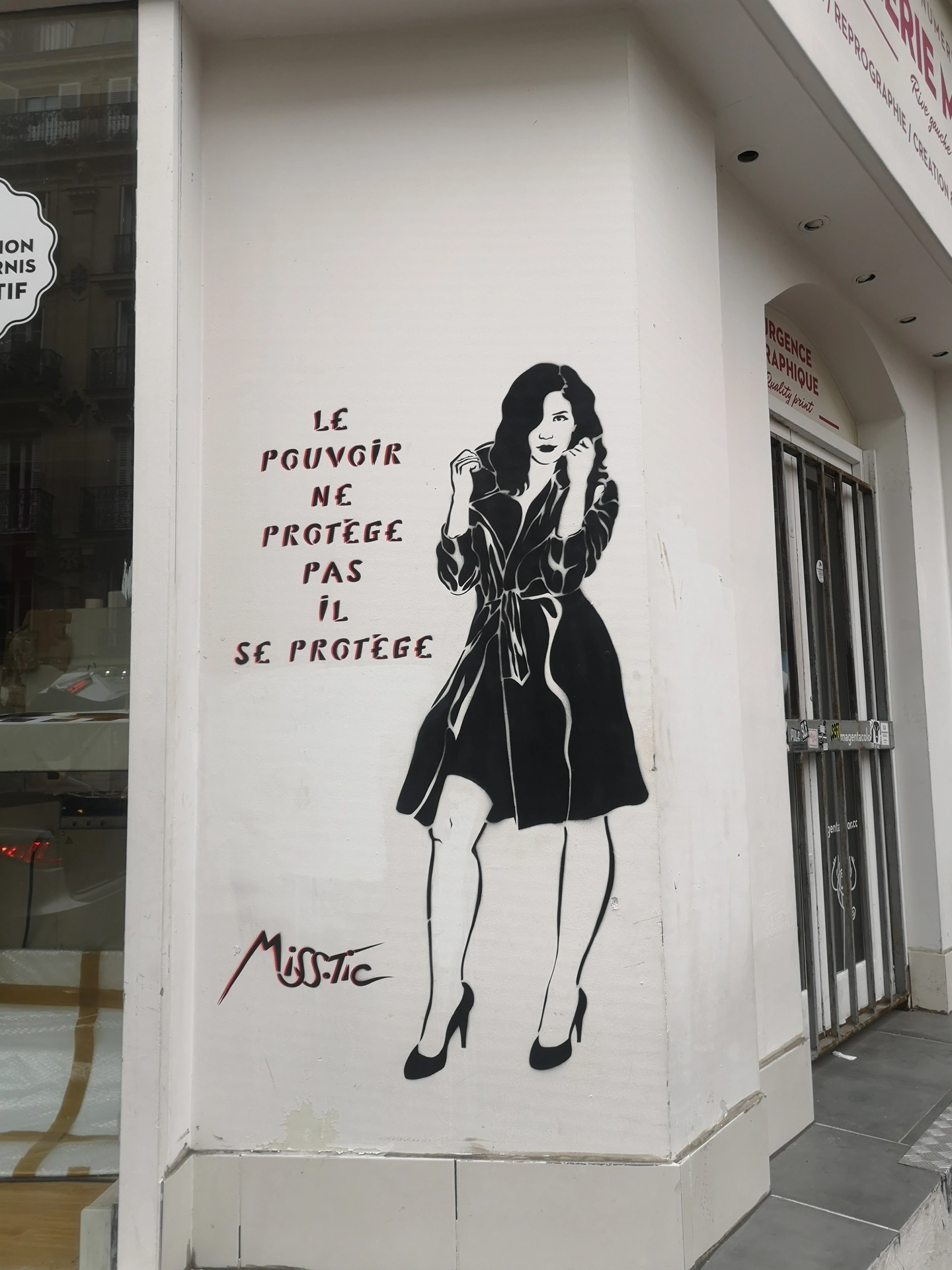 Oeuvre de Street Art réalisée par Miss.Tic à Paris